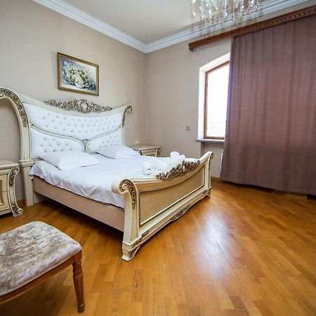 Centre Hotel-Hostel יירבאן מראה חיצוני תמונה