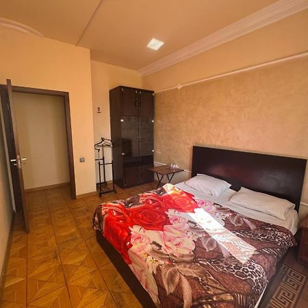 Centre Hotel-Hostel יירבאן מראה חיצוני תמונה