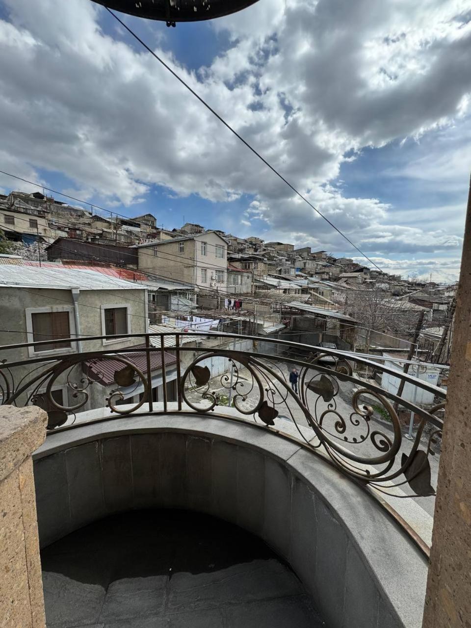 Centre Hotel-Hostel יירבאן מראה חיצוני תמונה