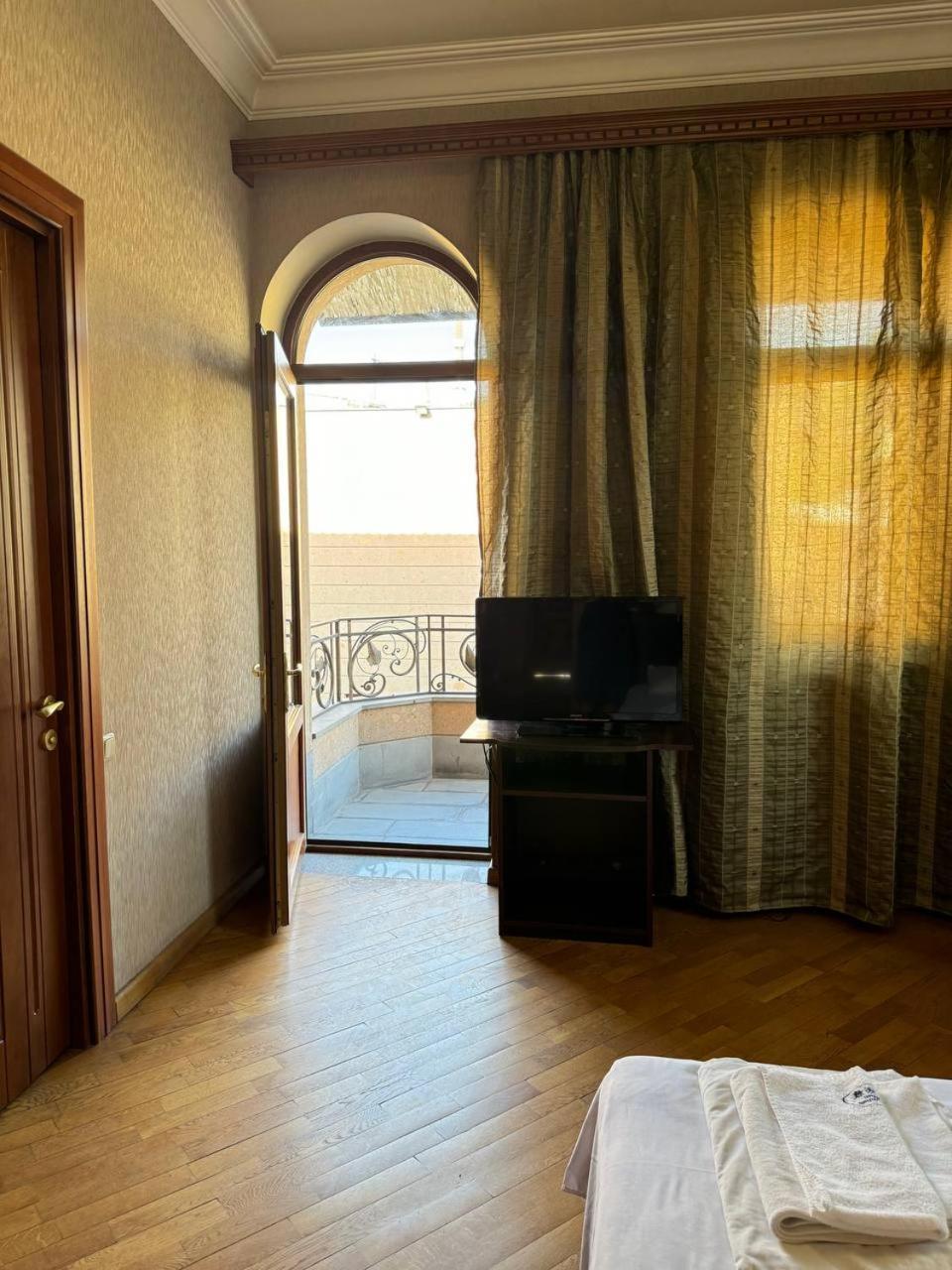 Centre Hotel-Hostel יירבאן מראה חיצוני תמונה