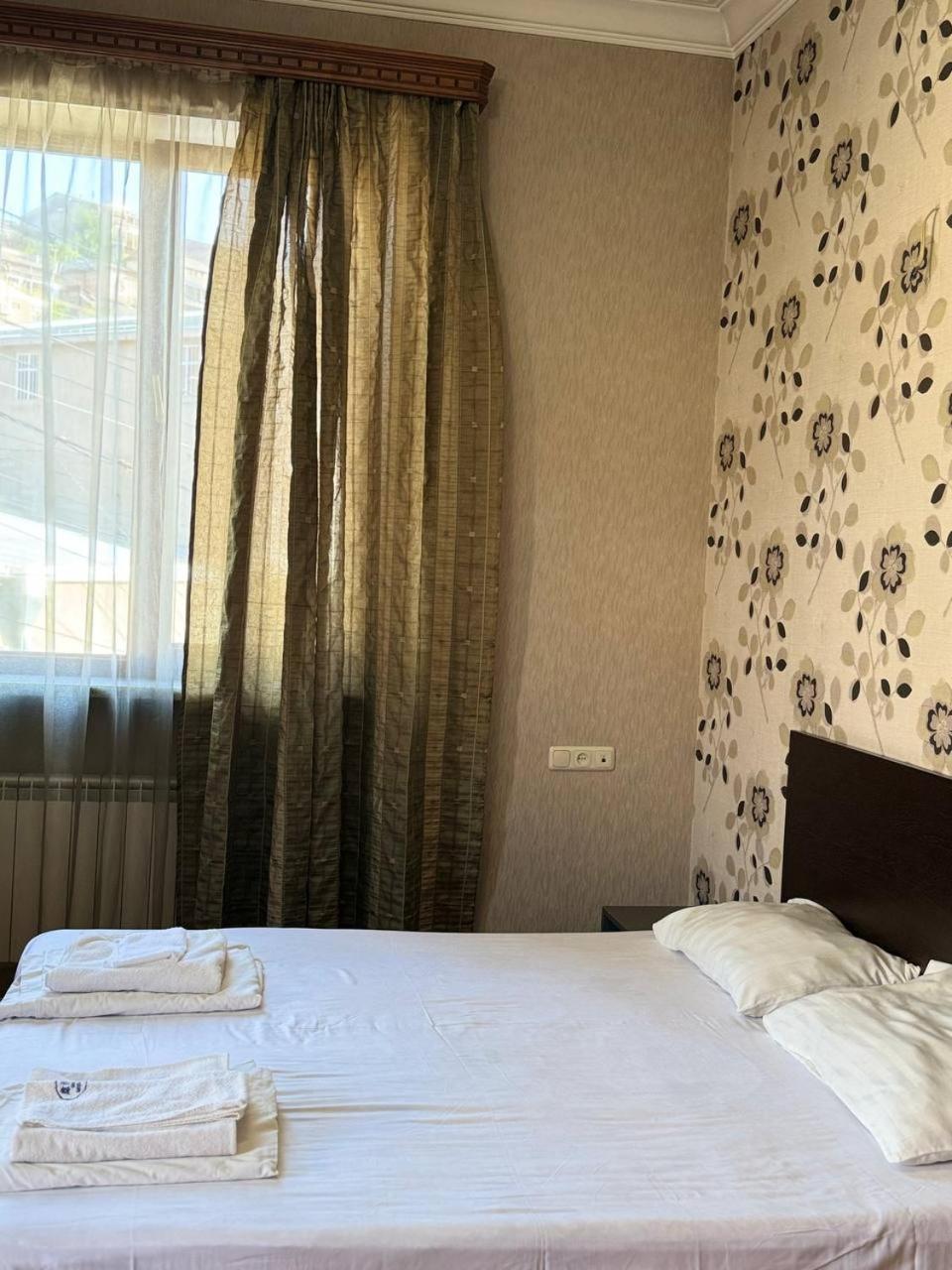 Centre Hotel-Hostel יירבאן מראה חיצוני תמונה
