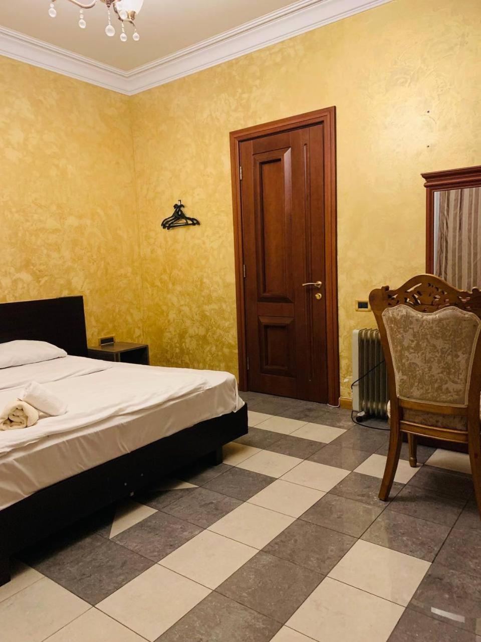 Centre Hotel-Hostel יירבאן מראה חיצוני תמונה