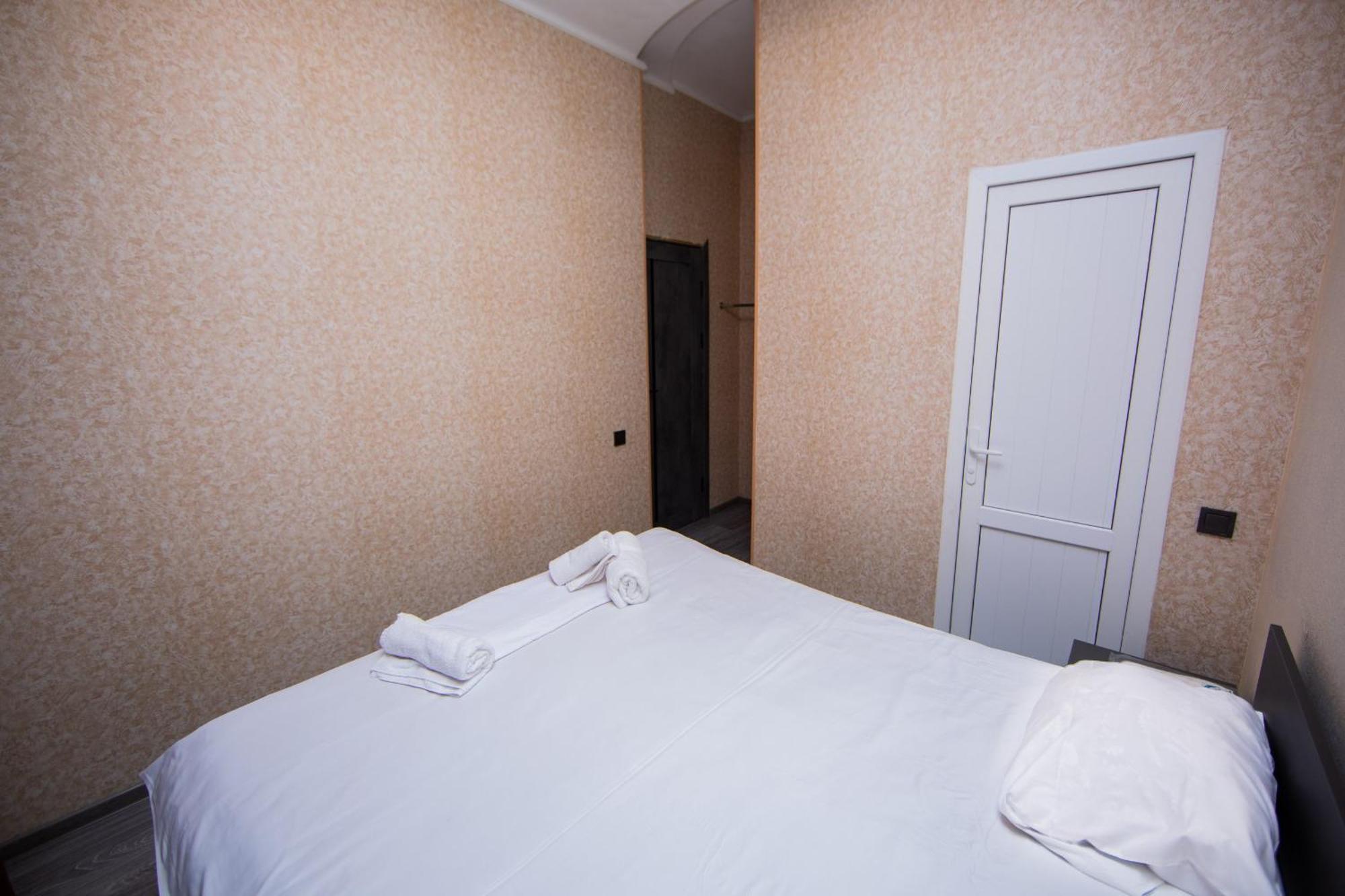 Centre Hotel-Hostel יירבאן מראה חיצוני תמונה