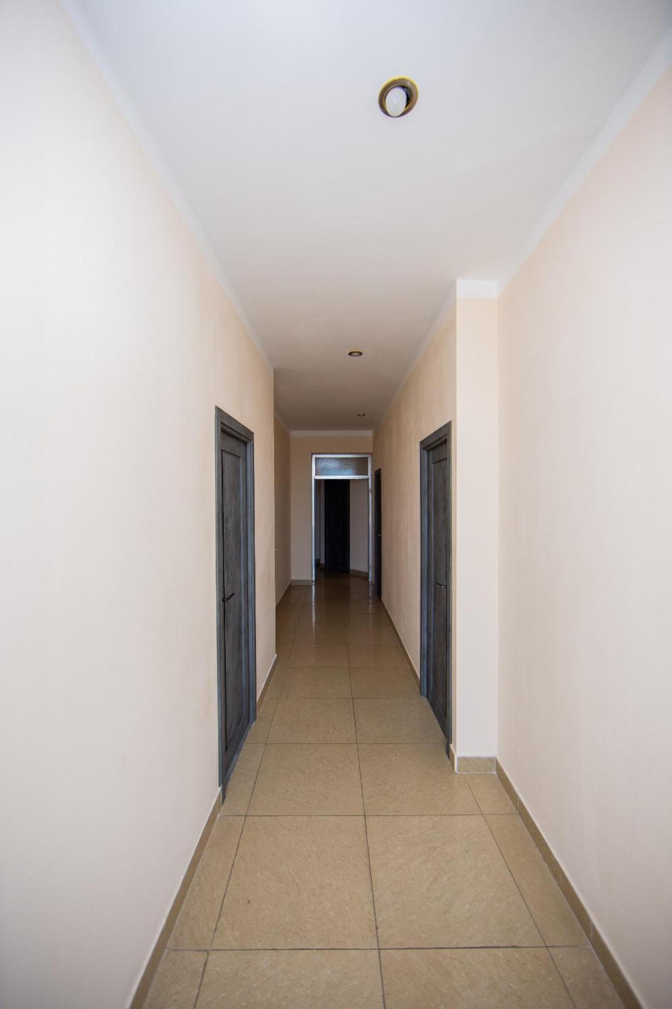 Centre Hotel-Hostel יירבאן מראה חיצוני תמונה