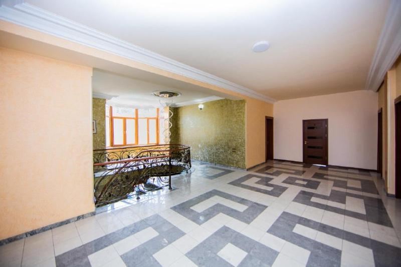 Centre Hotel-Hostel יירבאן מראה חיצוני תמונה