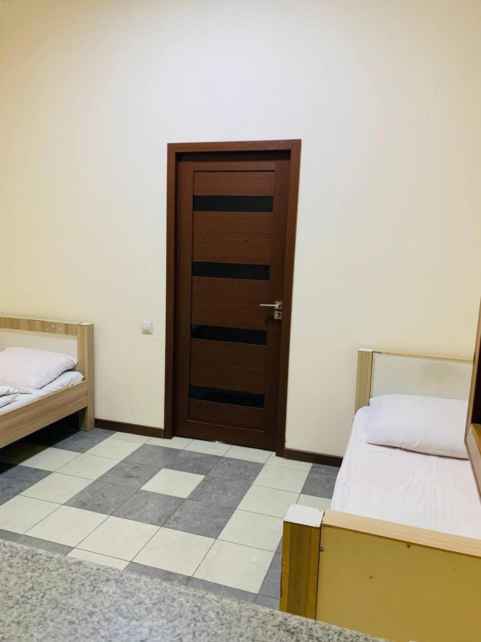 Centre Hotel-Hostel יירבאן מראה חיצוני תמונה