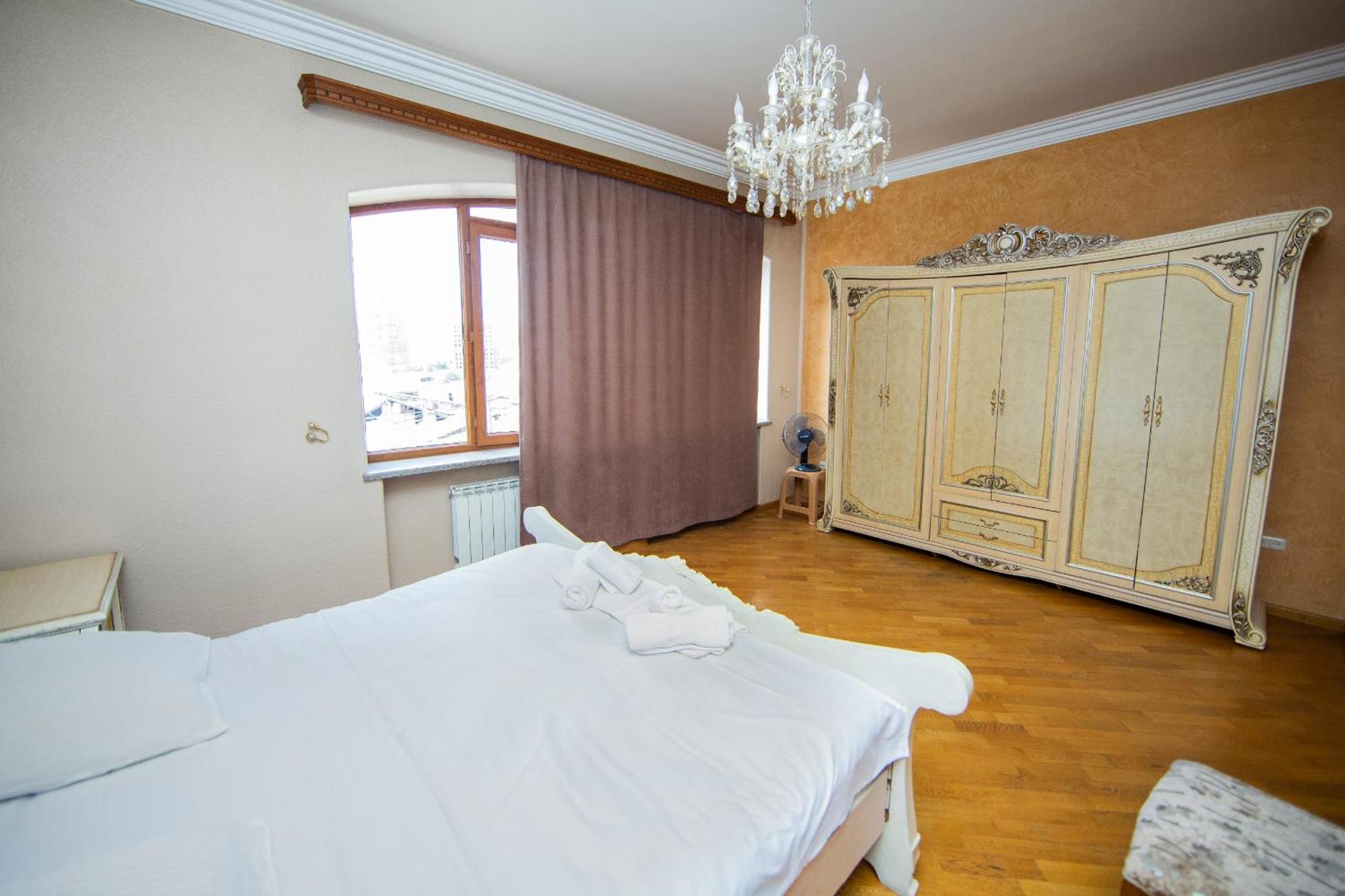 Centre Hotel-Hostel יירבאן מראה חיצוני תמונה
