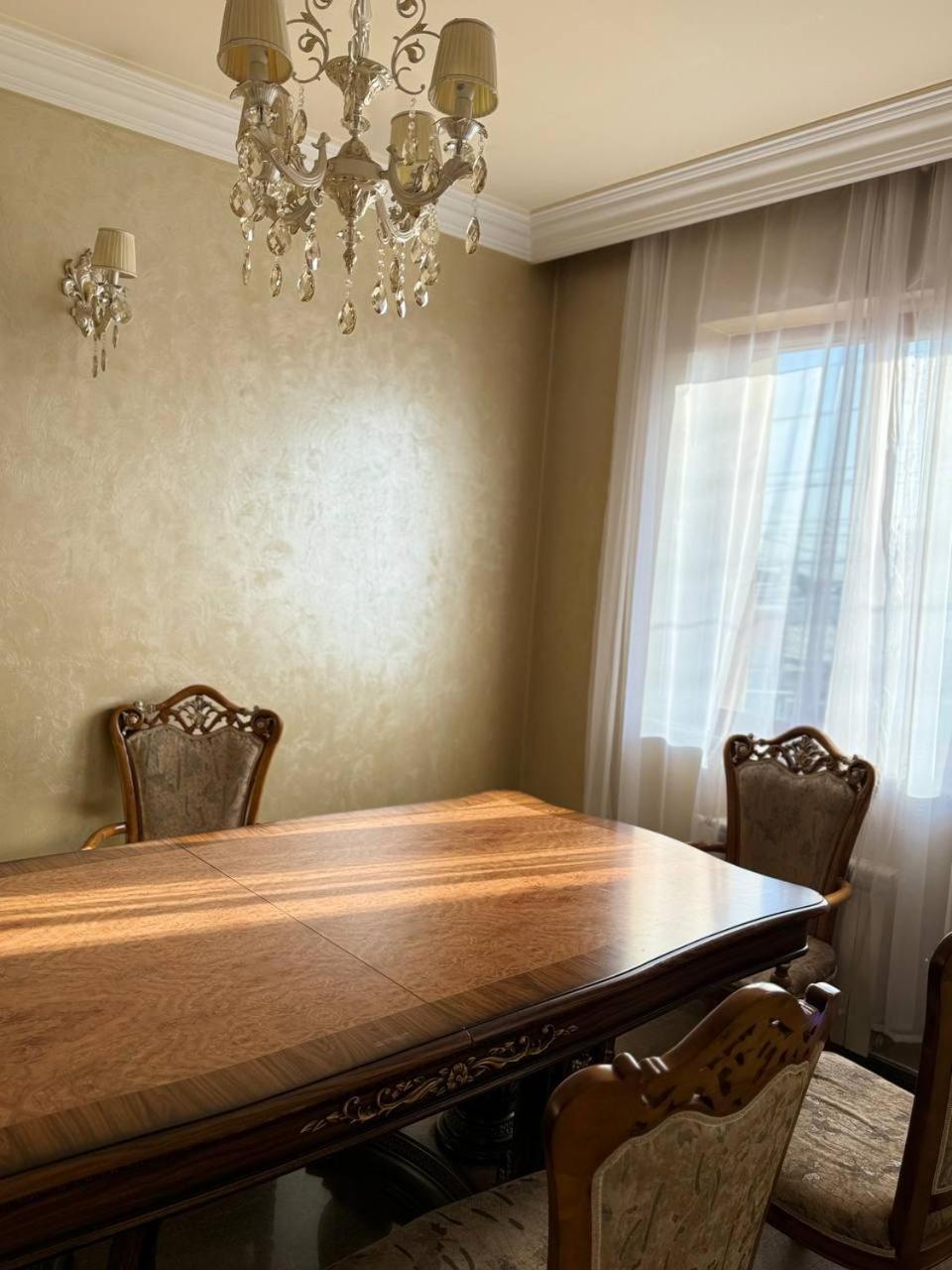 Centre Hotel-Hostel יירבאן מראה חיצוני תמונה