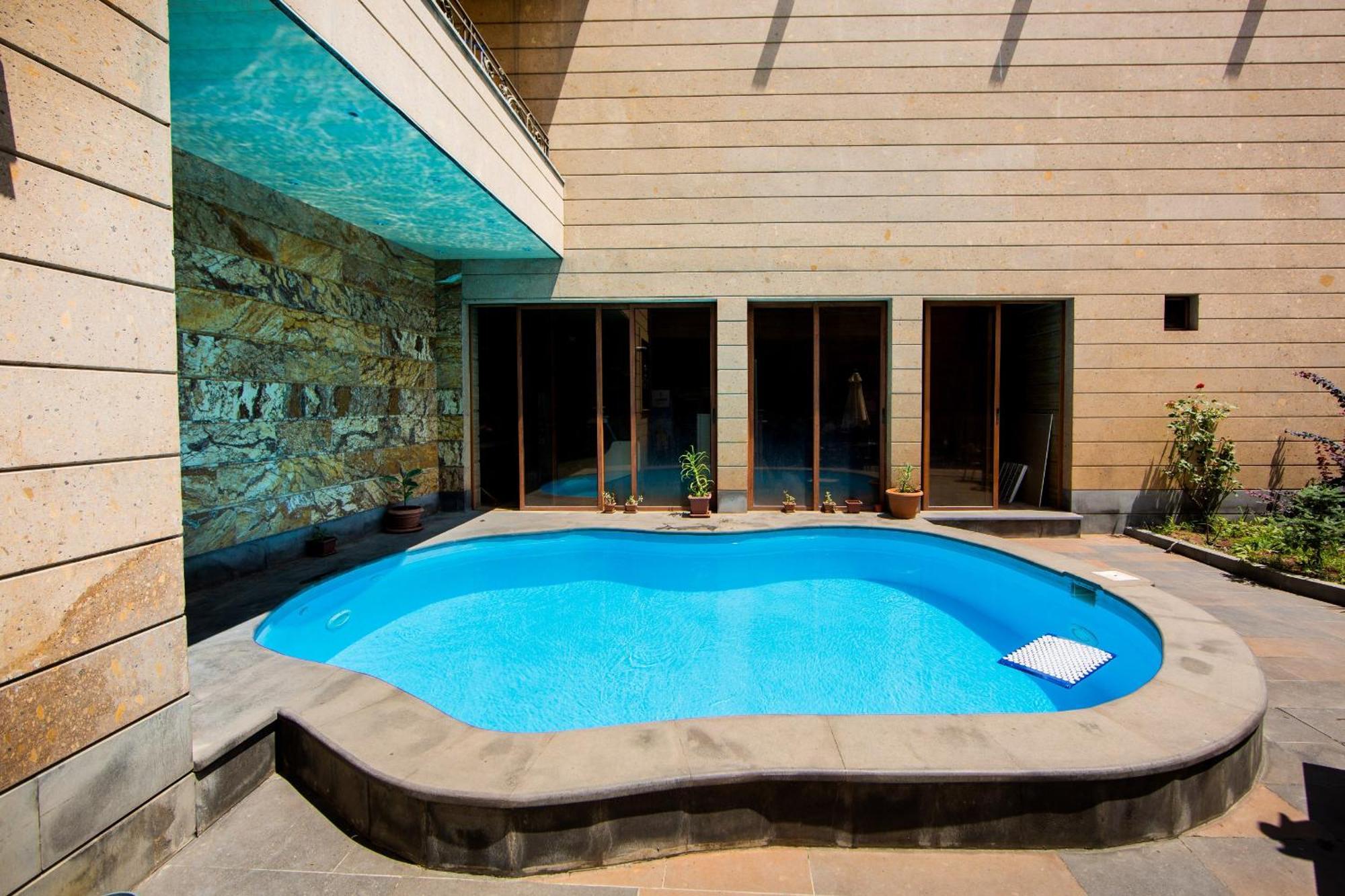 Centre Hotel-Hostel יירבאן מראה חיצוני תמונה
