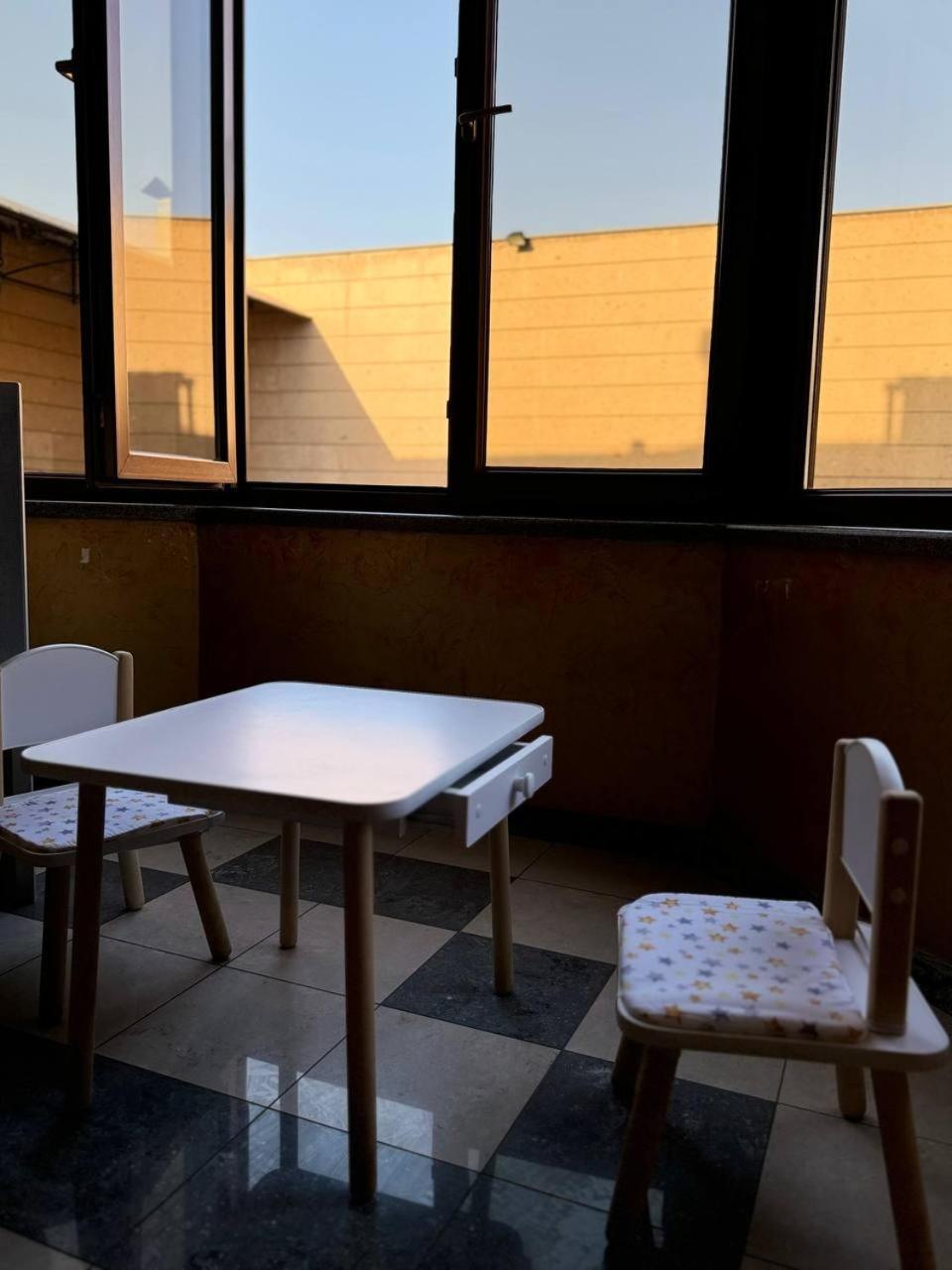 Centre Hotel-Hostel יירבאן מראה חיצוני תמונה
