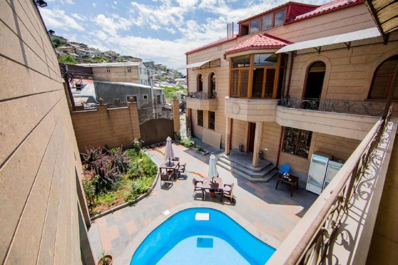 Centre Hotel-Hostel יירבאן מראה חיצוני תמונה