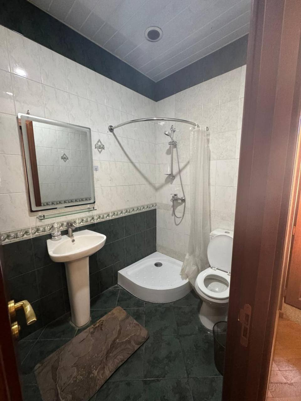 Centre Hotel-Hostel יירבאן מראה חיצוני תמונה