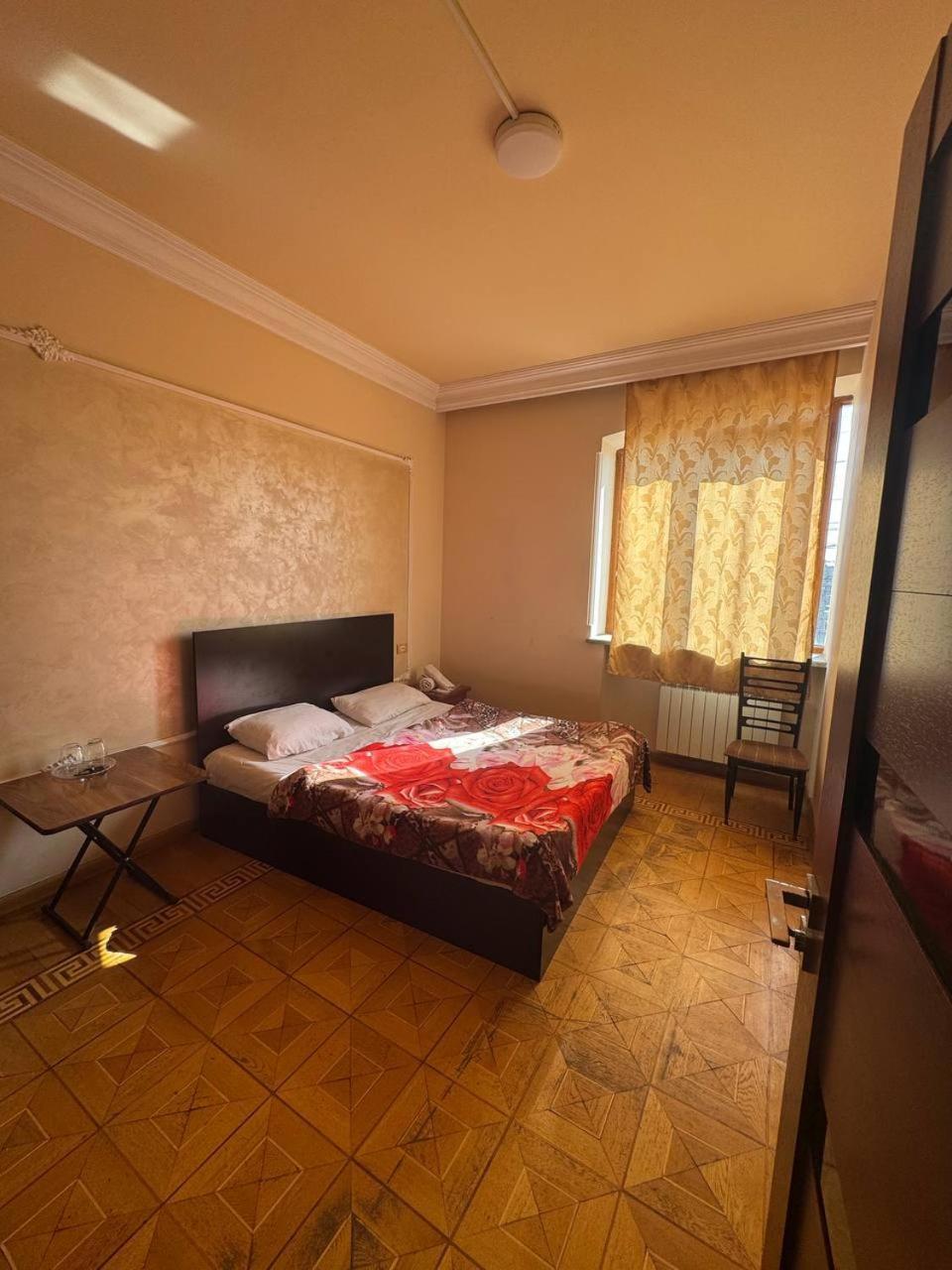 Centre Hotel-Hostel יירבאן מראה חיצוני תמונה